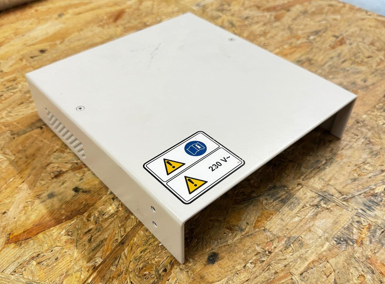 989601040772-Wall Outlet Ps Nw Vga Booster