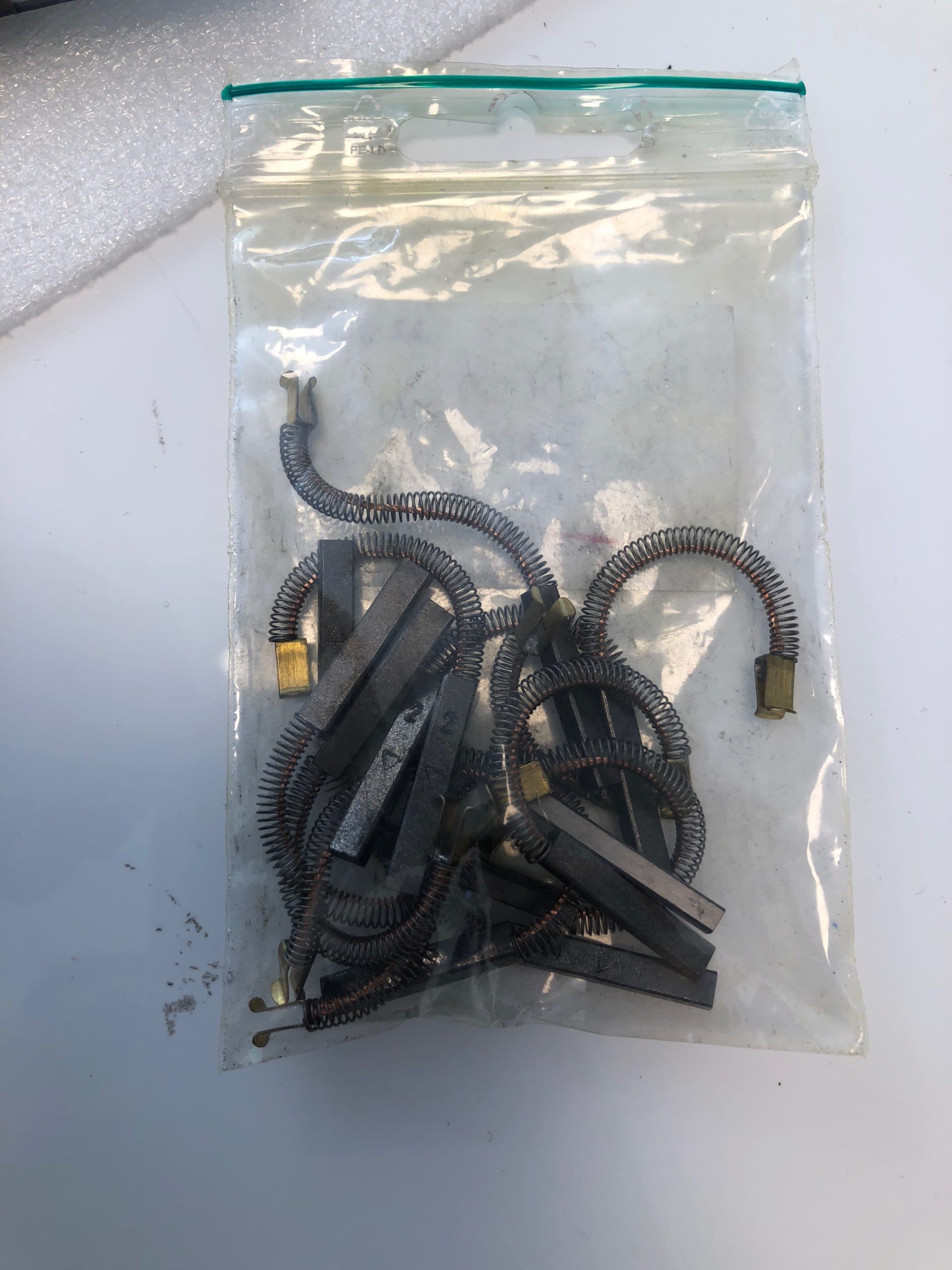 7395176-SET OF CARBON BRUSHES low power, low voltage brush