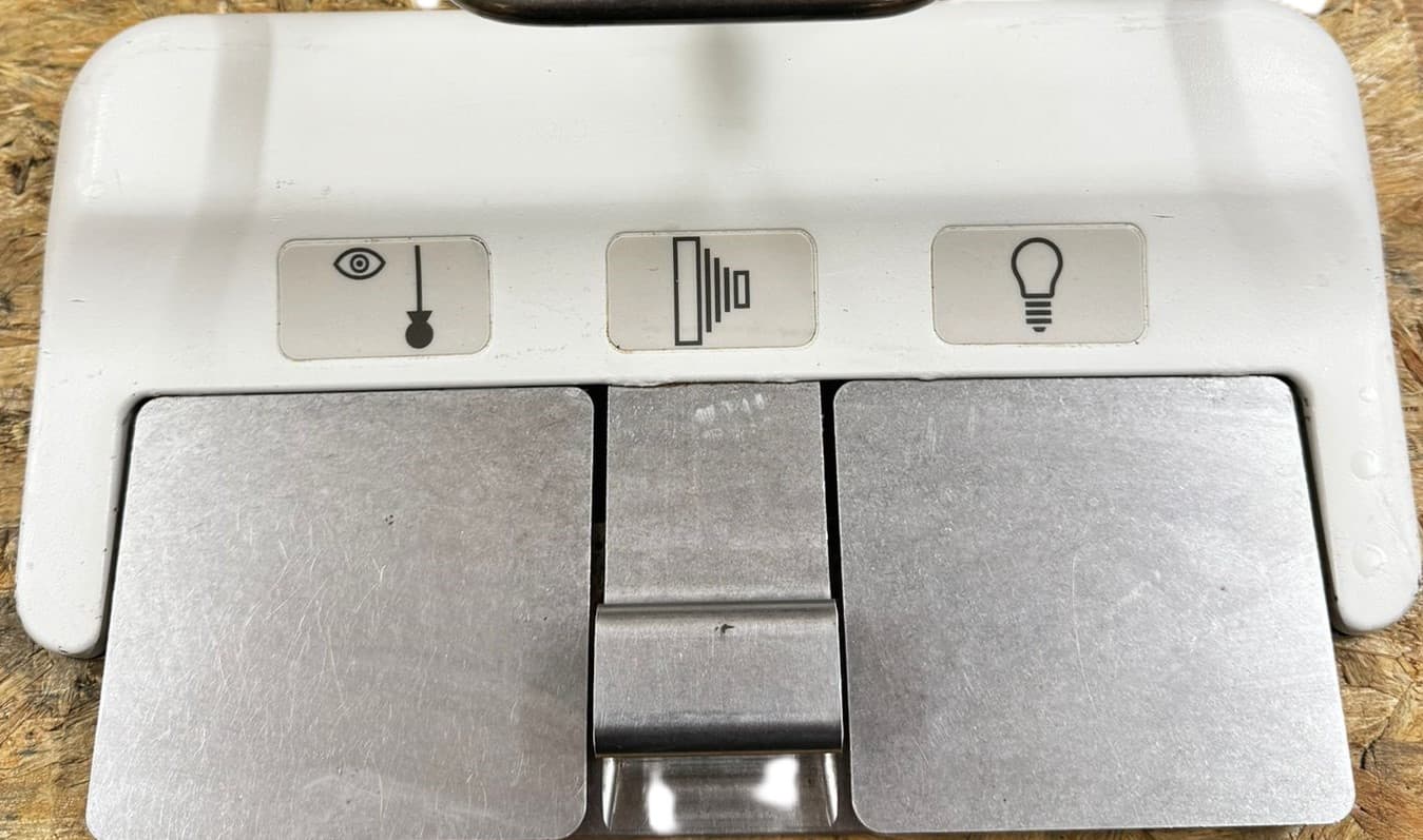 452270000143-Foot Switch CV 3p  New Style