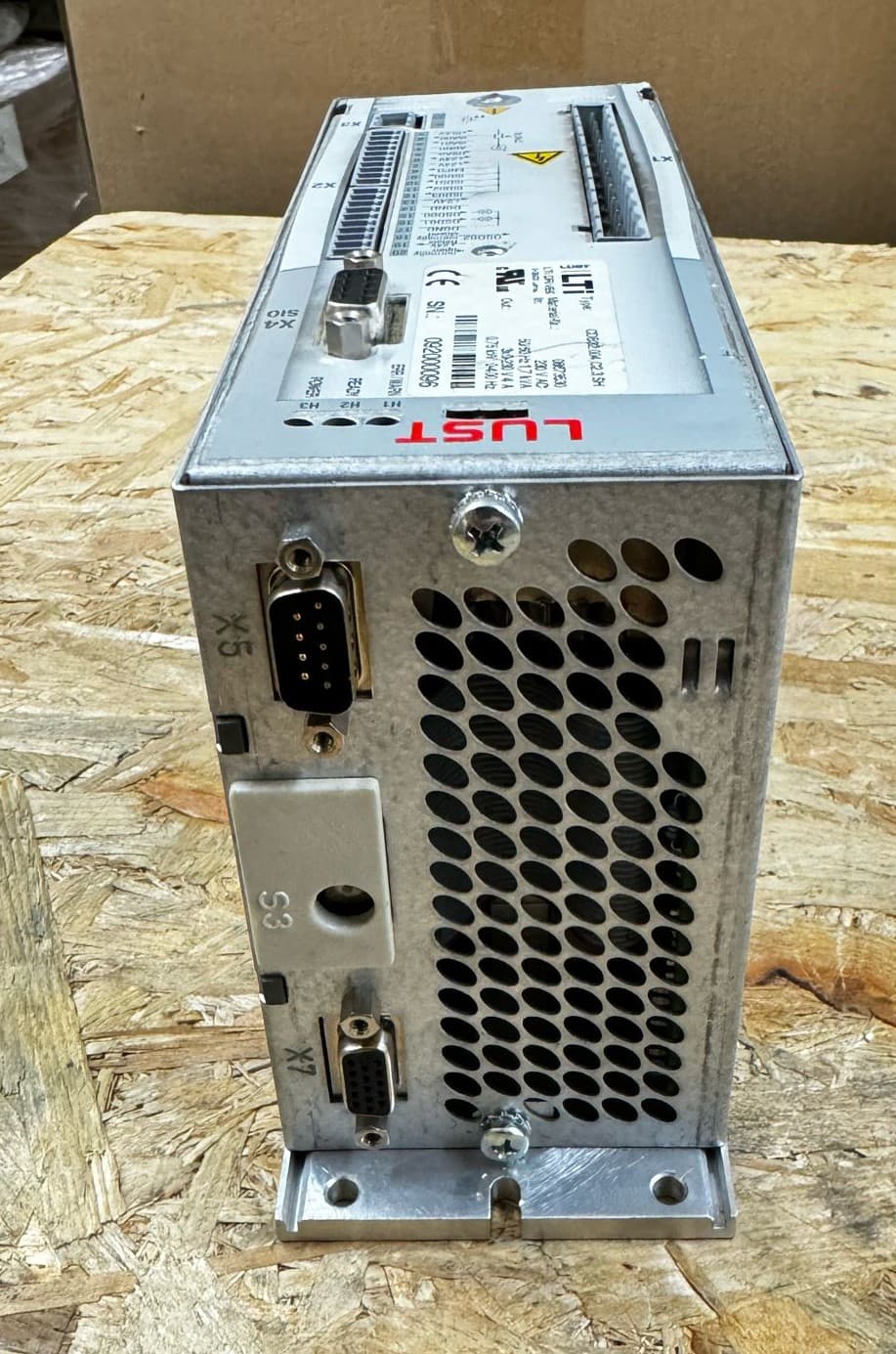 8673530-Frequency Converter CDB32.004