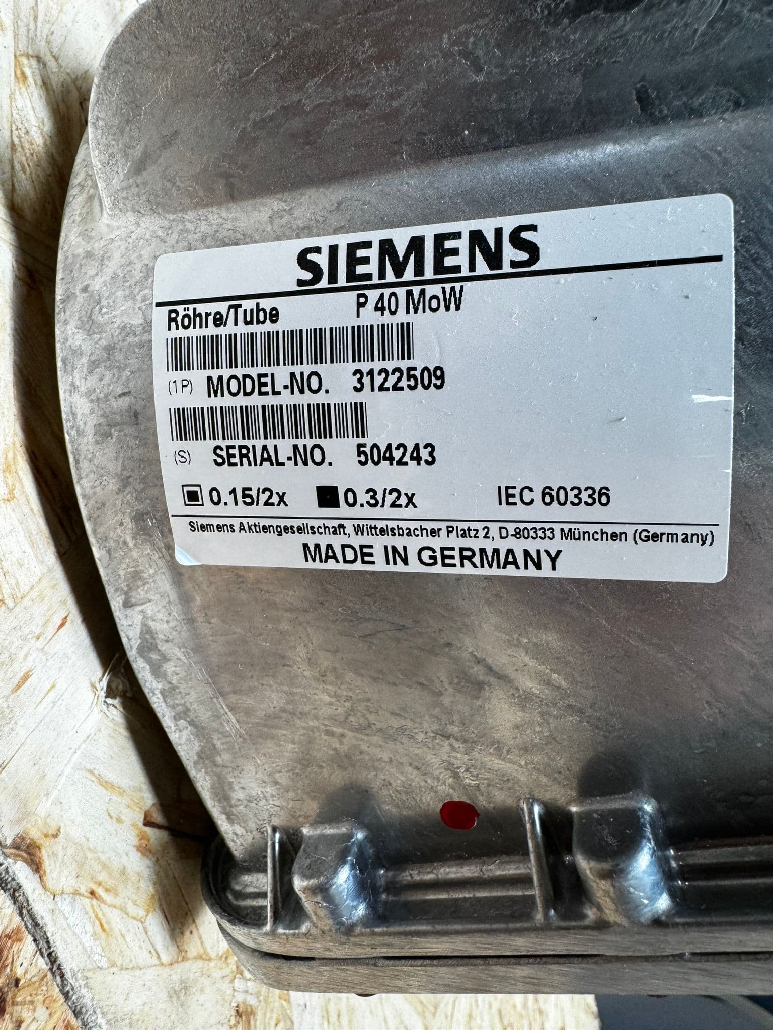 3122509-Tube P40 MoW