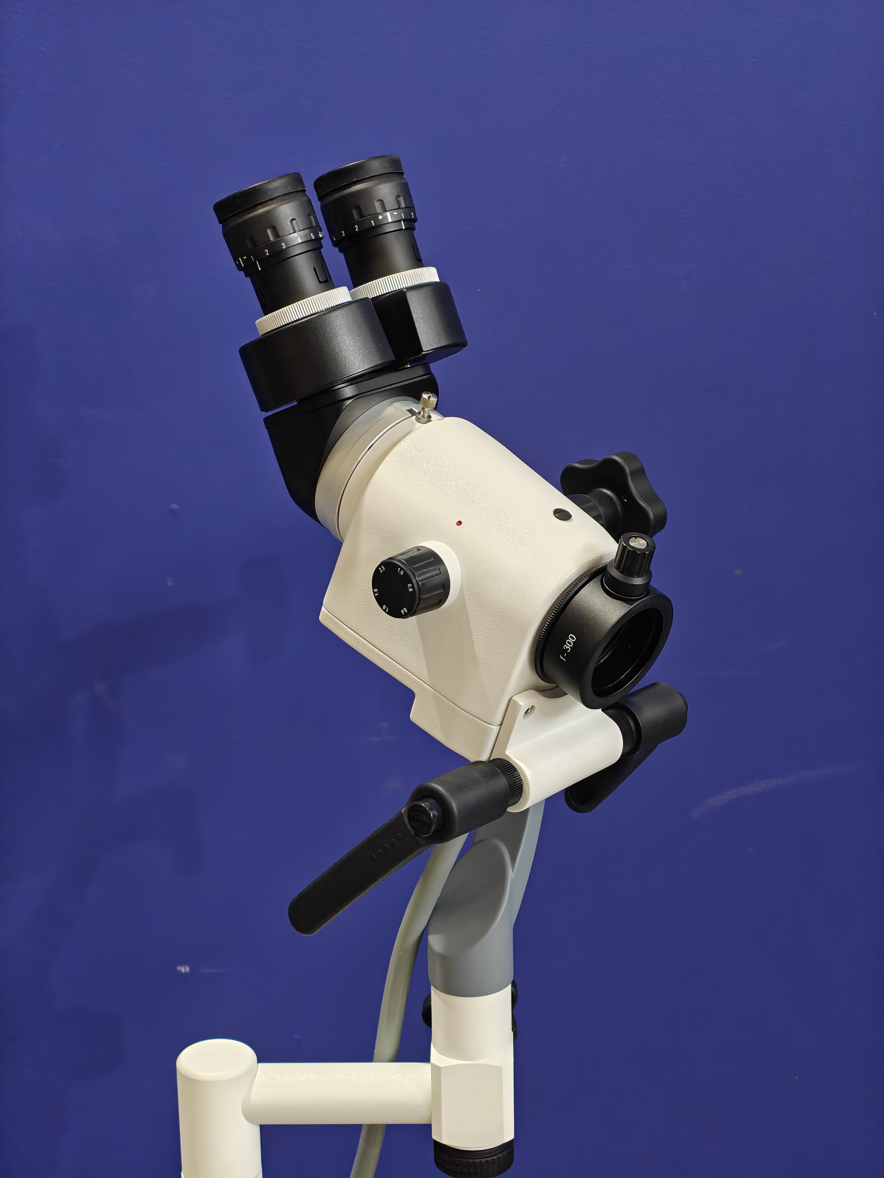 Кольпоскоп бинокулярный Microstar C100A (напольное крепление, прямой штатив) 2