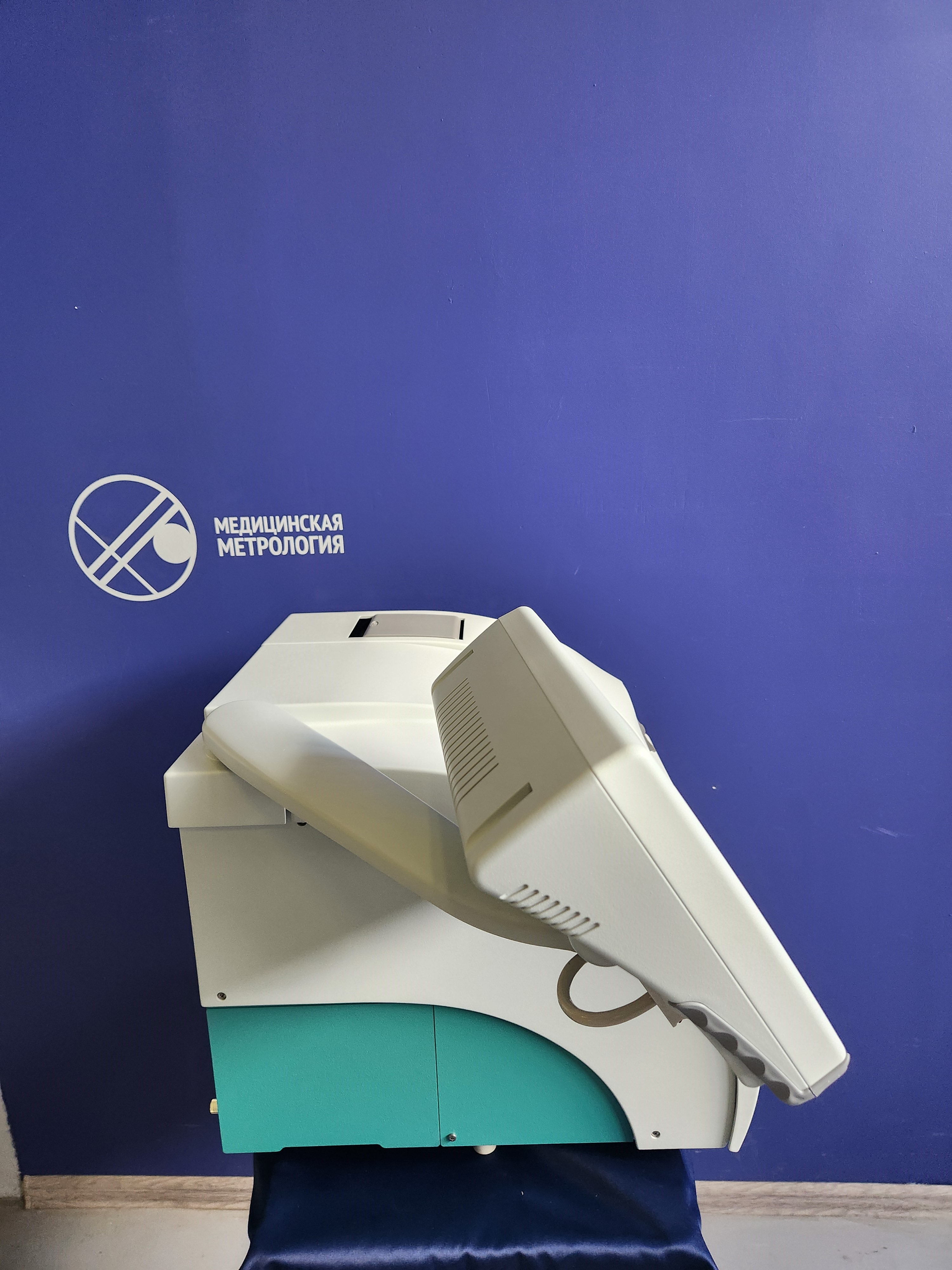 Roche Cobas b 221