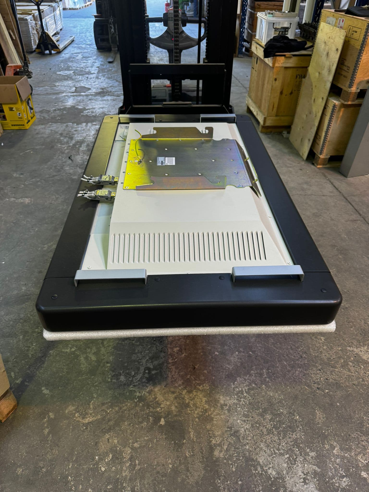 991932202032-CV56DS 58″ 4K UHD Cath Lab Surgical LCD Monitor