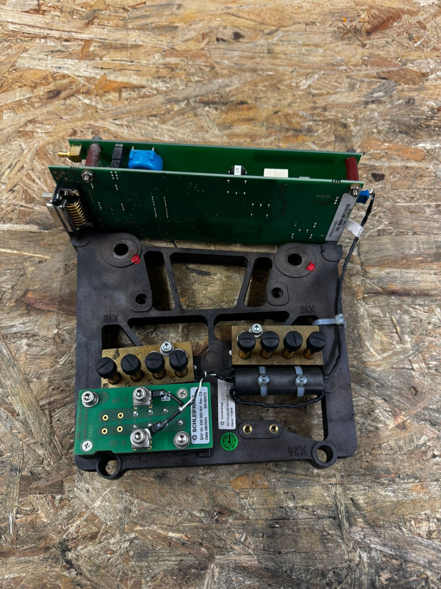 522300883-Low Voltage brushes Assy