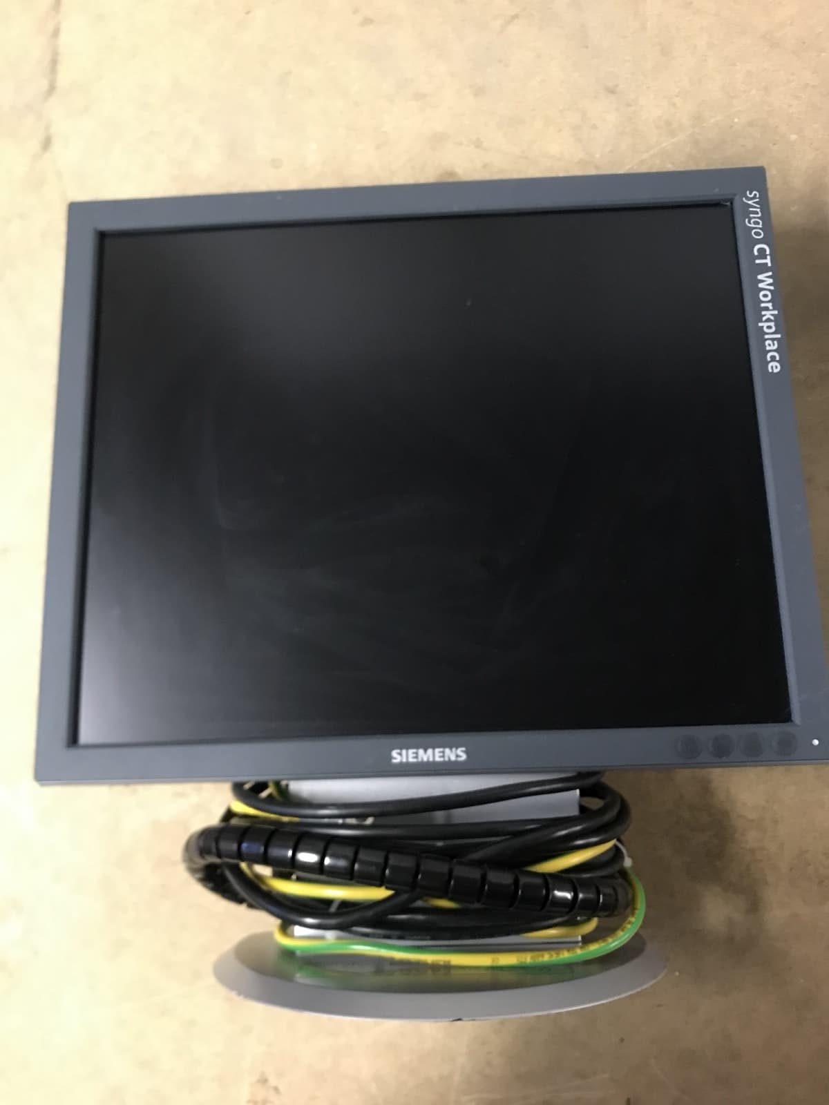 8675402-MONITOR COLOR 19″ DSC1904
