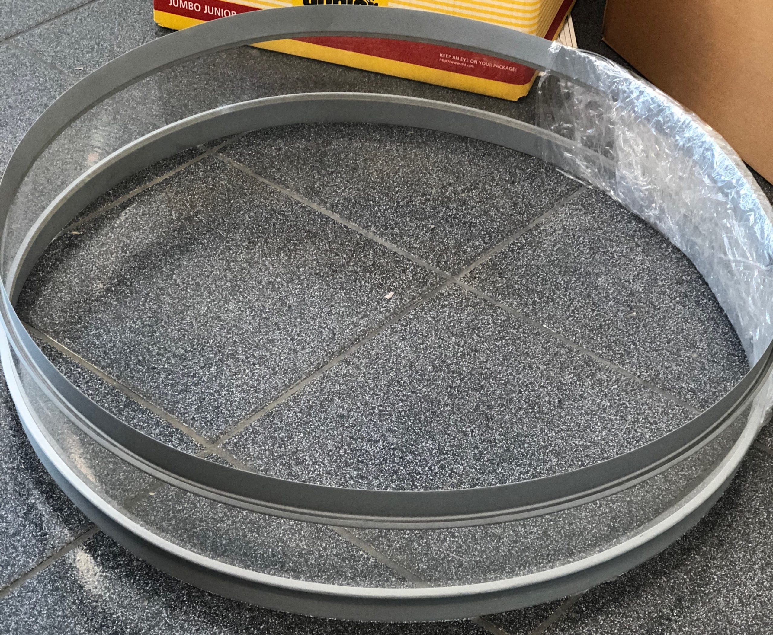 8379021-Sealing strips