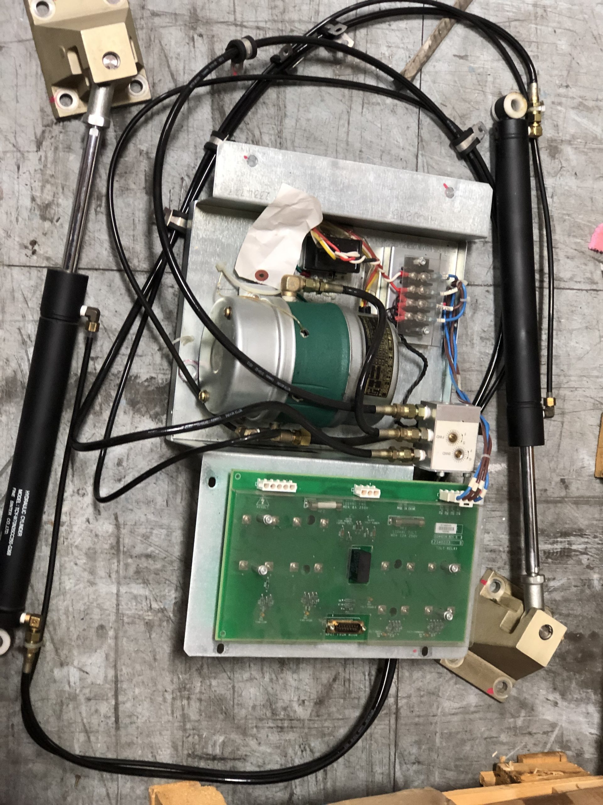 2334727-Hydraulic Tilt Motor Assy