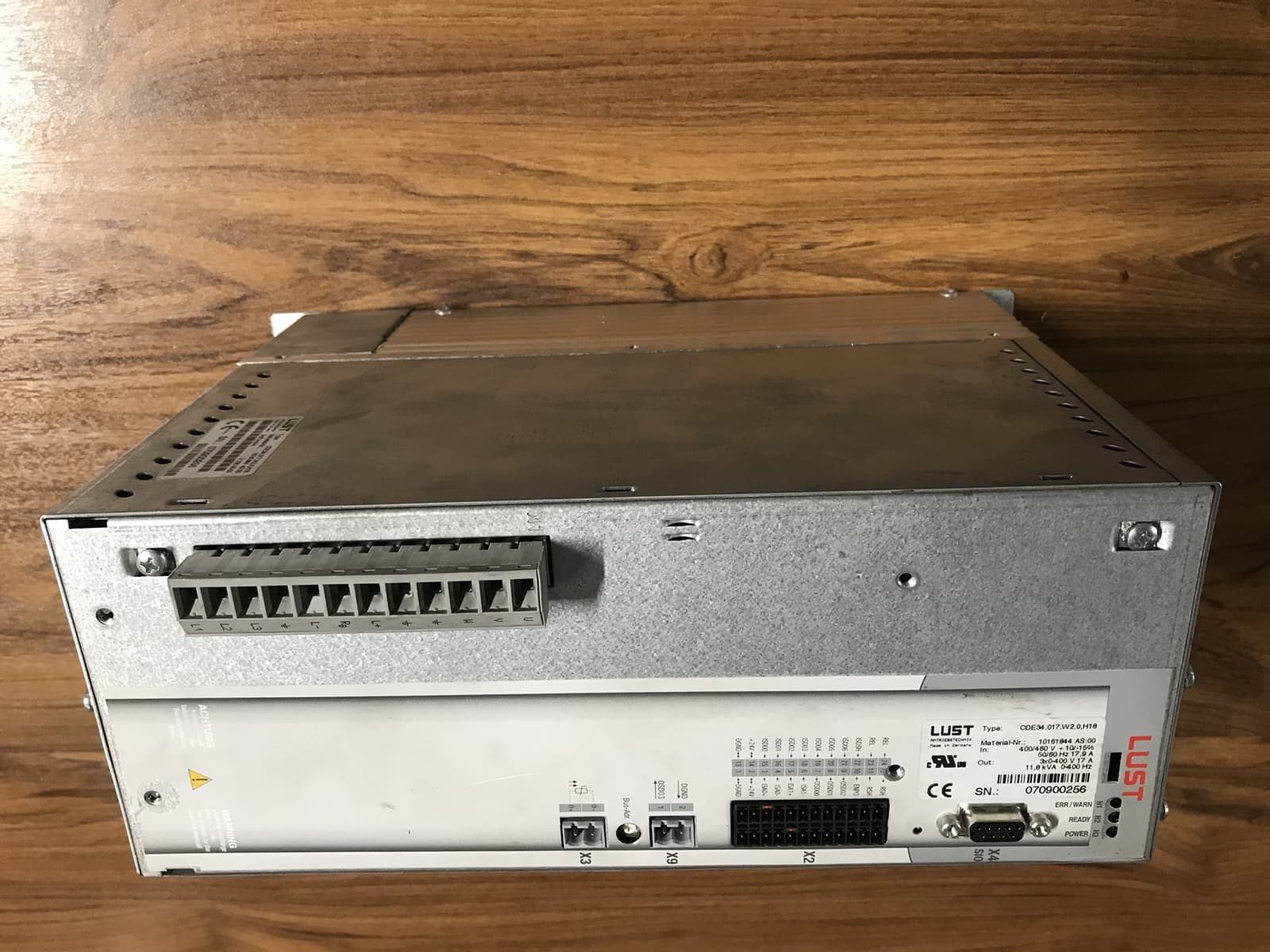 10161844-Servo controler