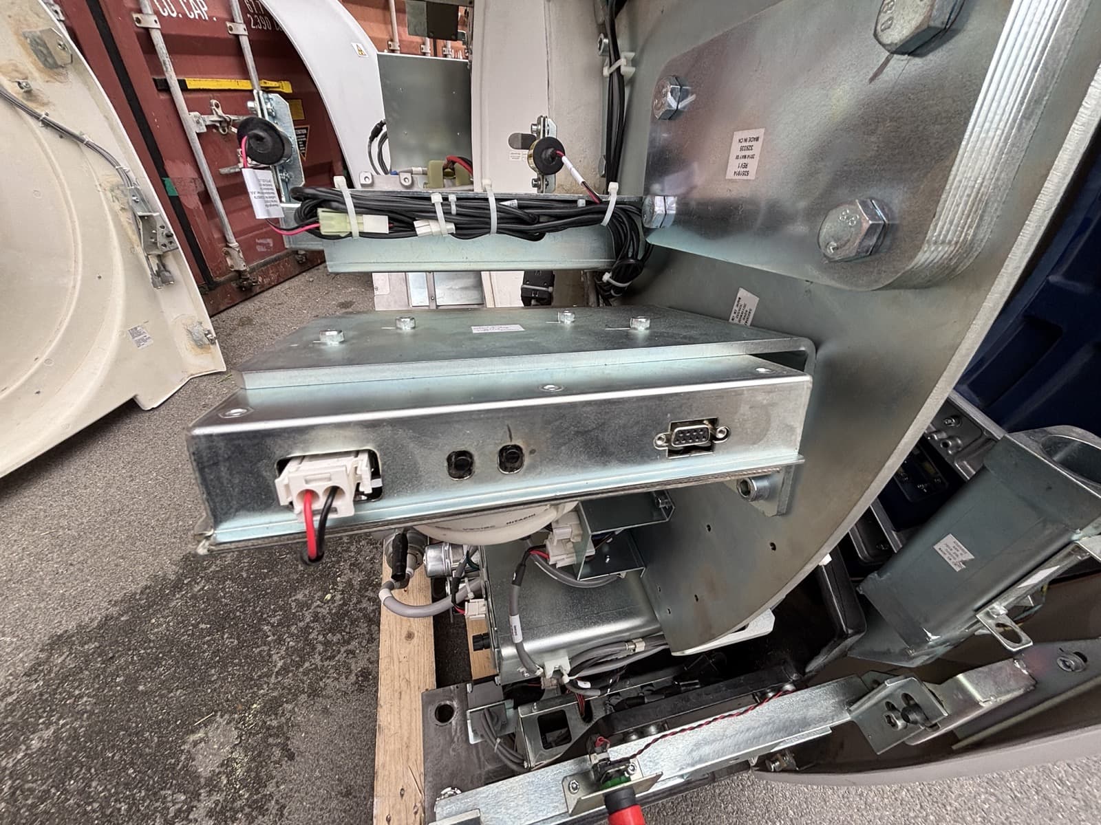 5492058-2-Power supply assembly
Fuse box assembly