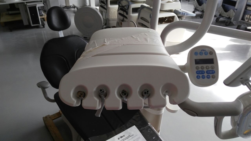 Стоматологическая установка A-Dec 300 с нижней подачей инструментов 2
