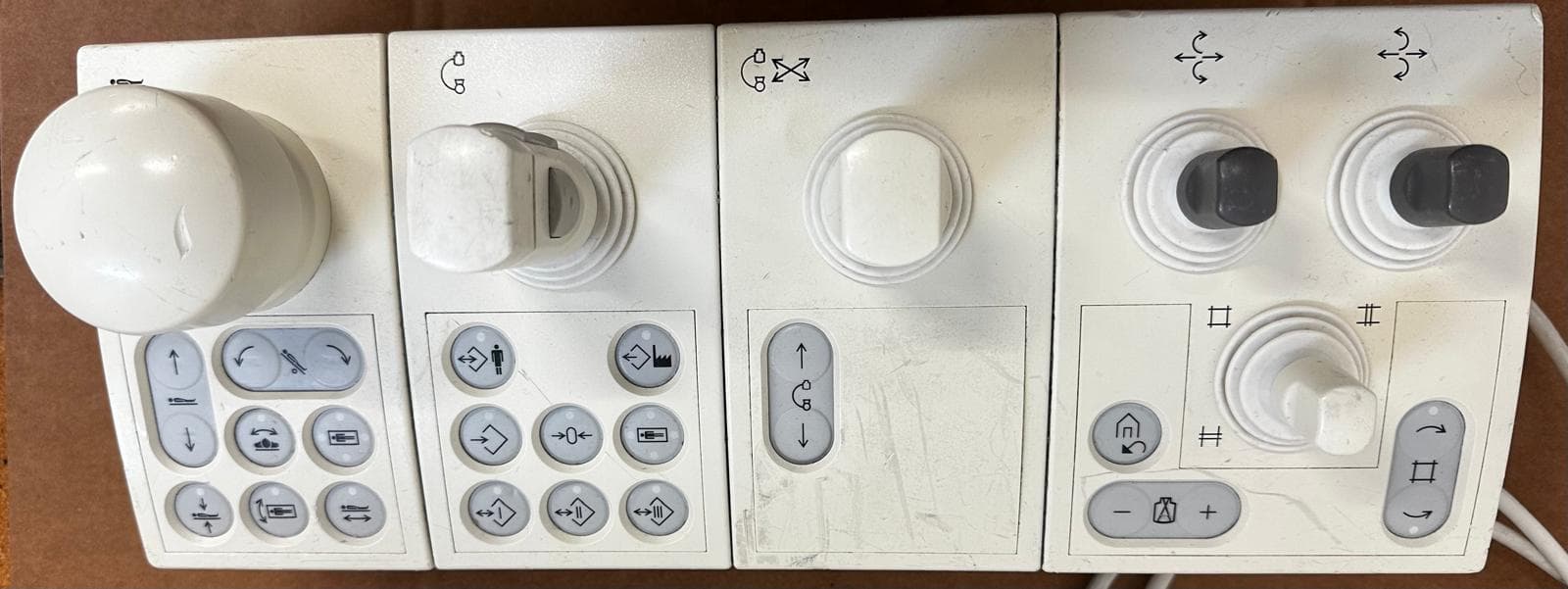 10280925-Robot control module LCM