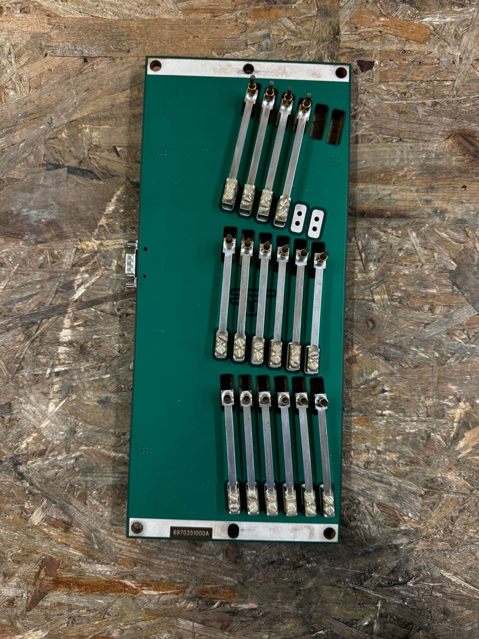 6970350000-Signal brush block