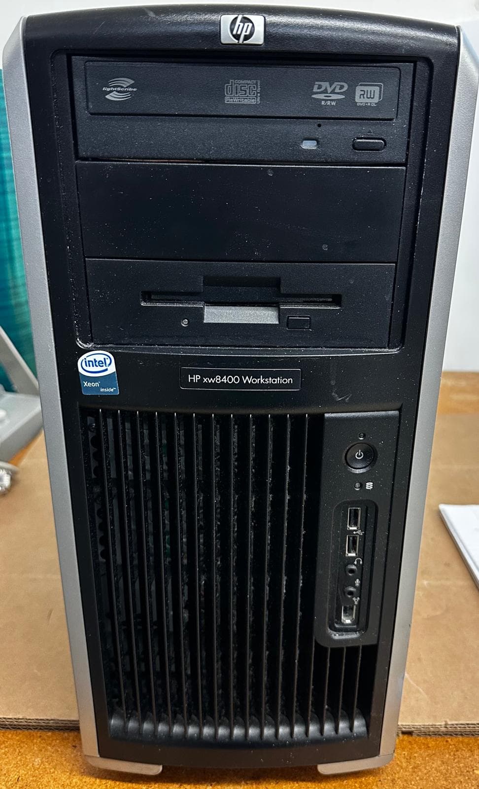 5263481-Workstation HP XW8400