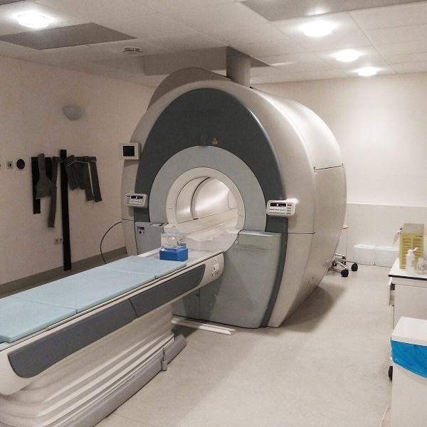 Магнитно-резонансный томограф EXCELART Vantage XGV Toshiba с магнитным полем 1,5 Т 2