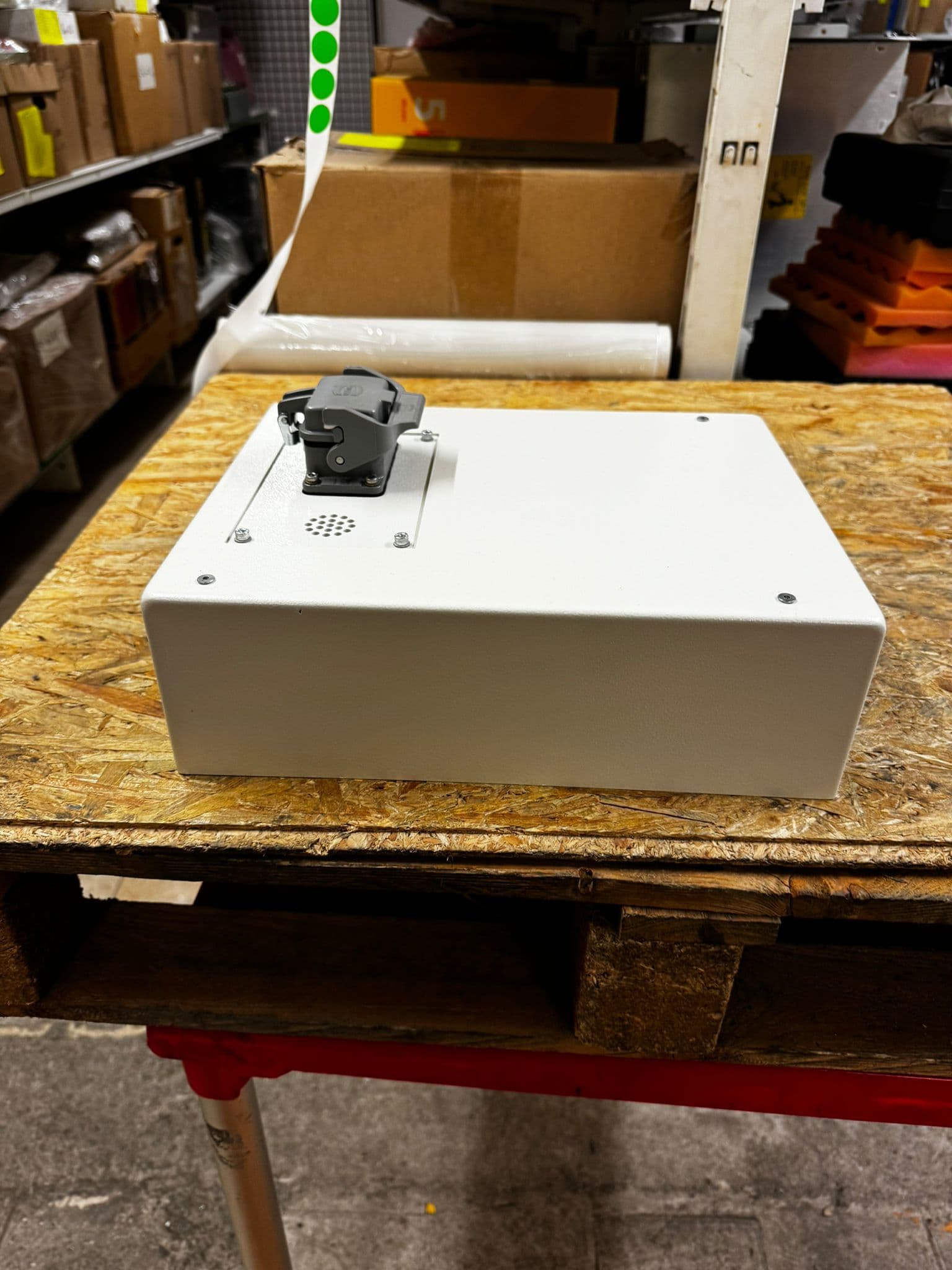 4776600-Electronic Box