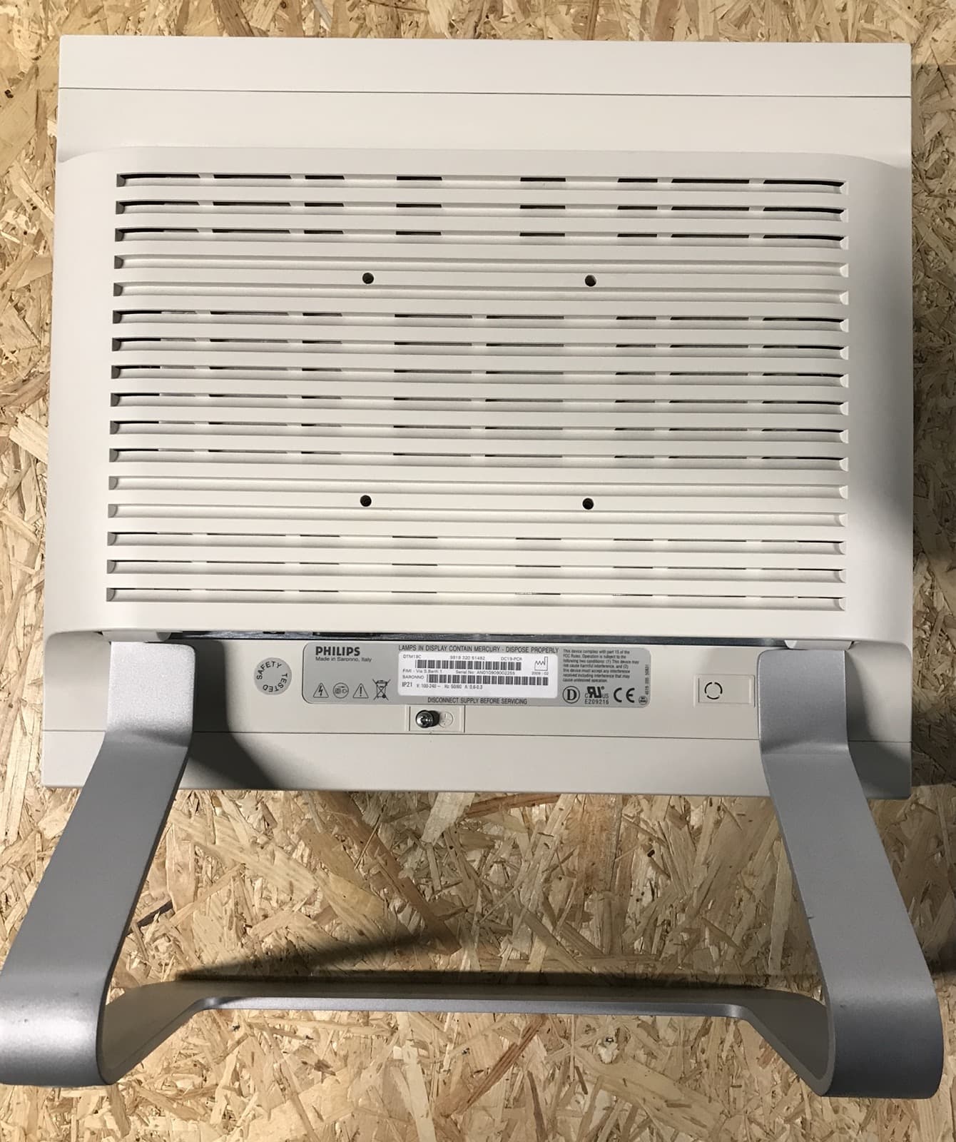 991932051492-19″ LCD Color CR