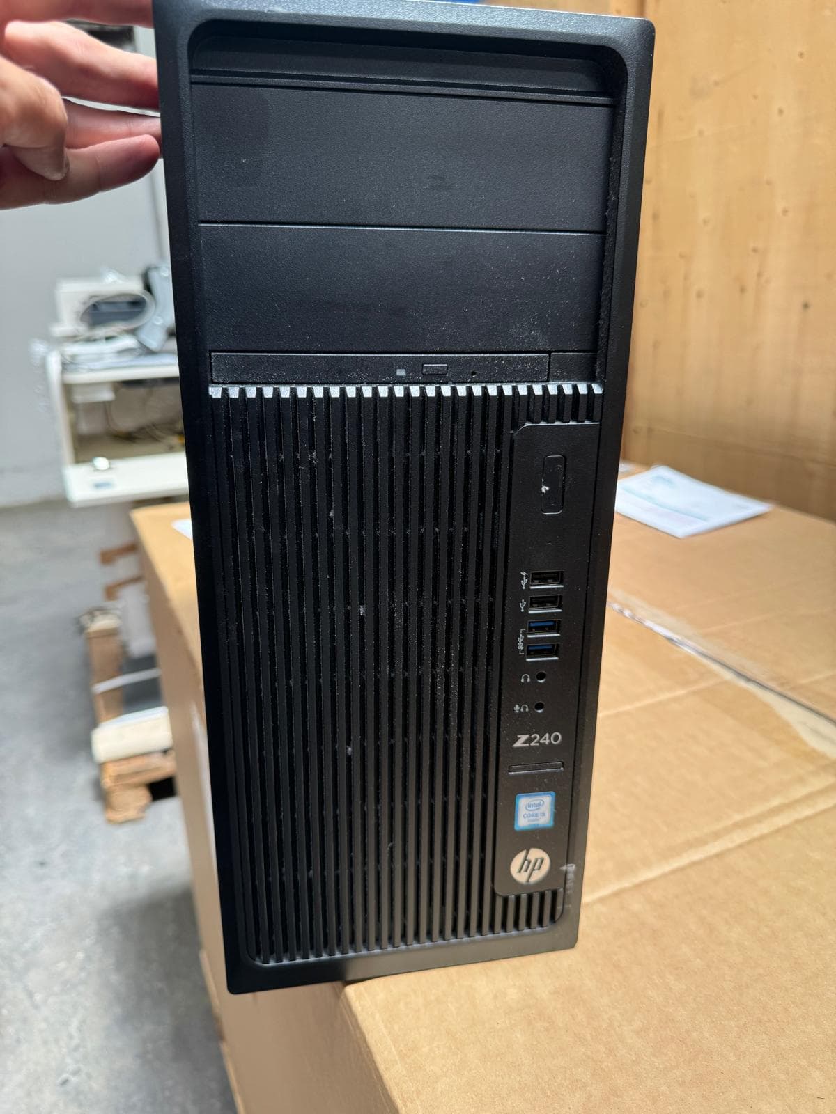 L8T12AV-HP Z240 Tower workstation