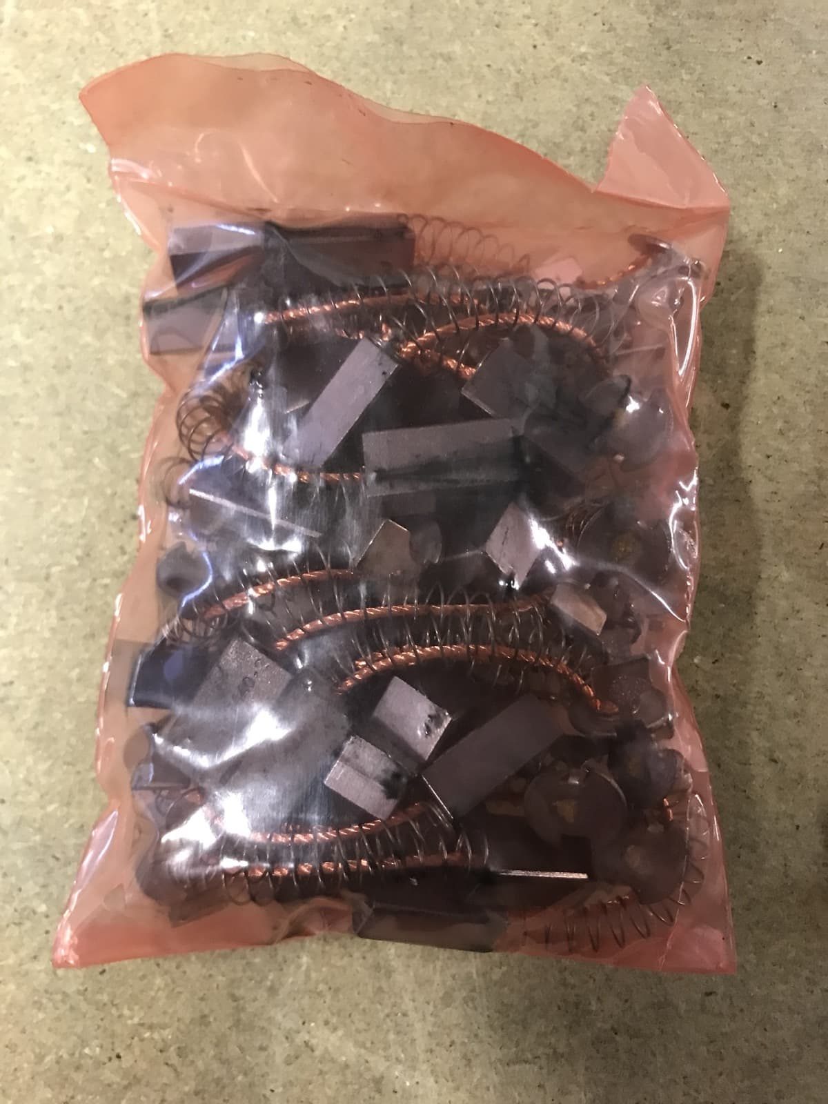 7741148-SET OF CARBON BRUSHES